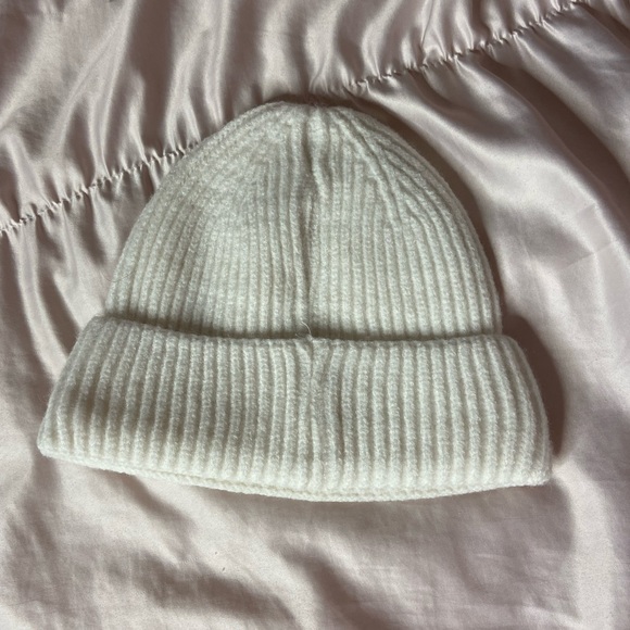 Beanie with decal - Picture 2 of 3